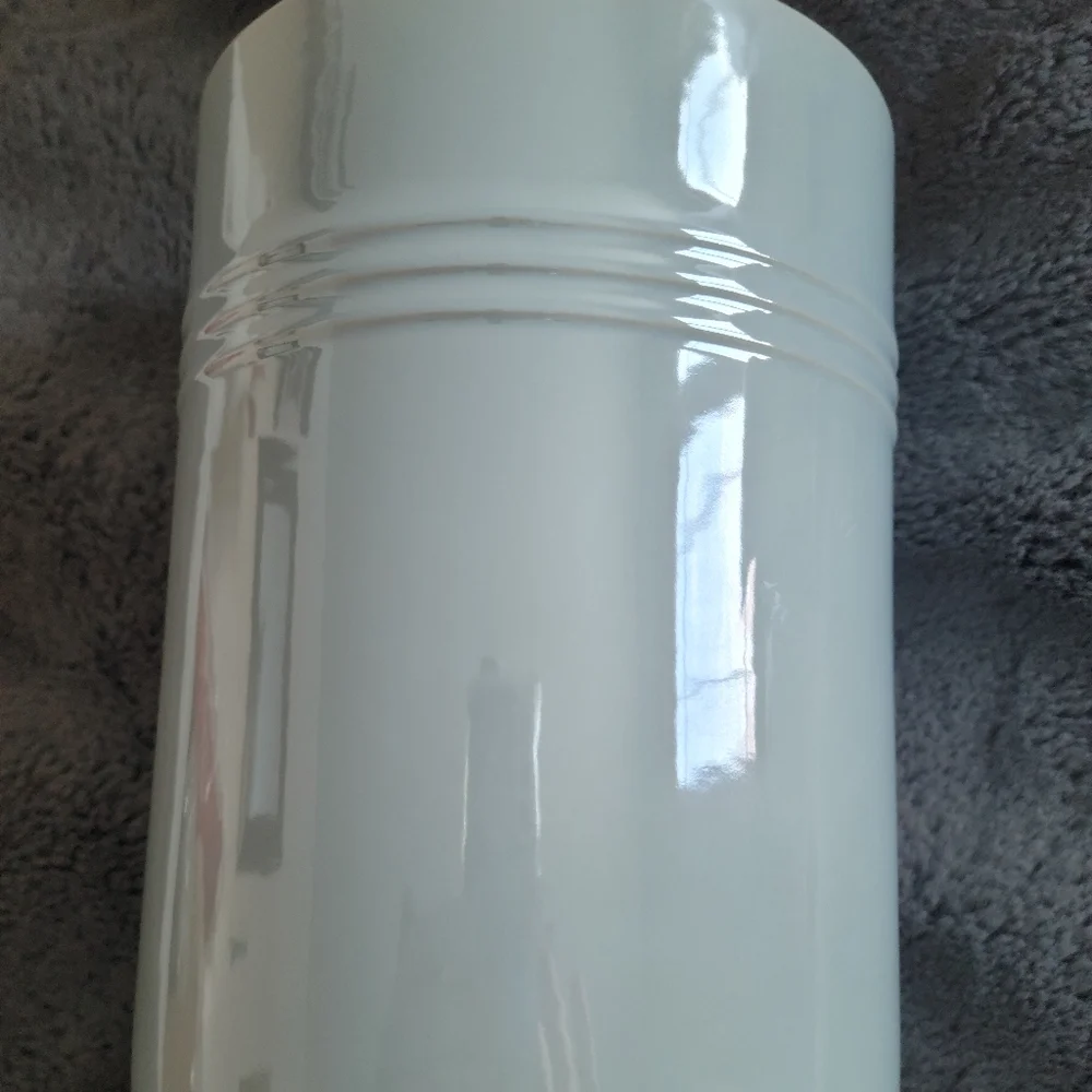 NWT Le Creuset 2.5 QT. Canister with Lid - Picture 2 of 4